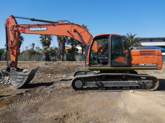 2017 Doosan DX225 LCA