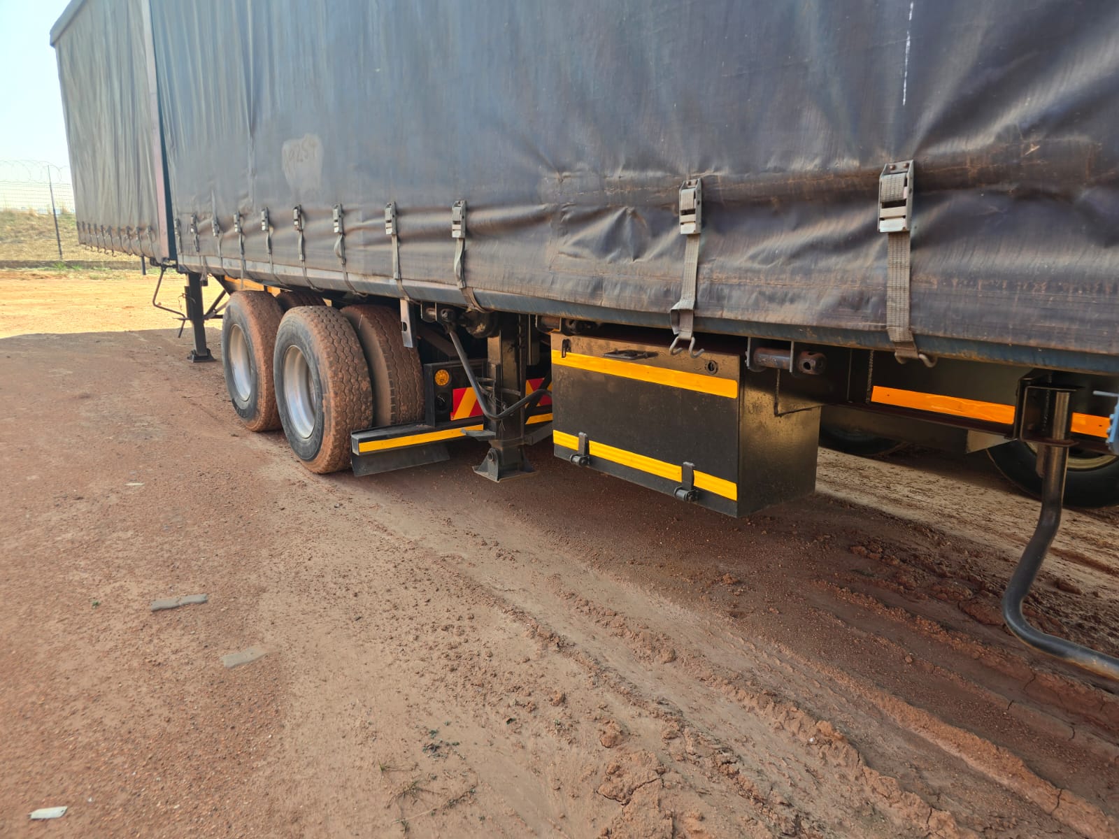2004 SA Truck Bodies Tautliner Link Trailer