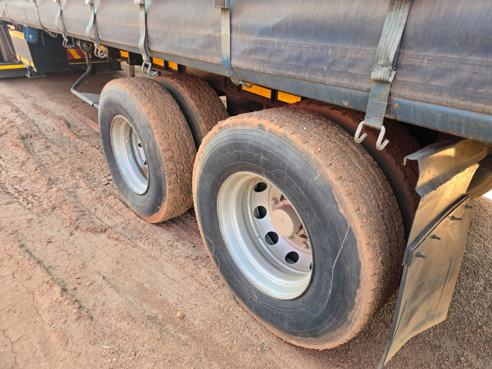 2004 SA Truck Bodies Tautliner Link Trailer