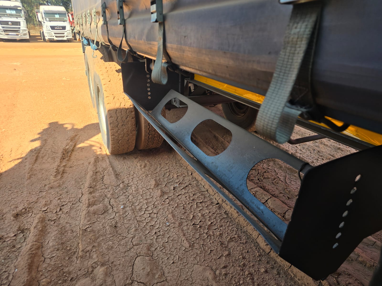 2004 SA Truck Bodies Tautliner Link Trailer