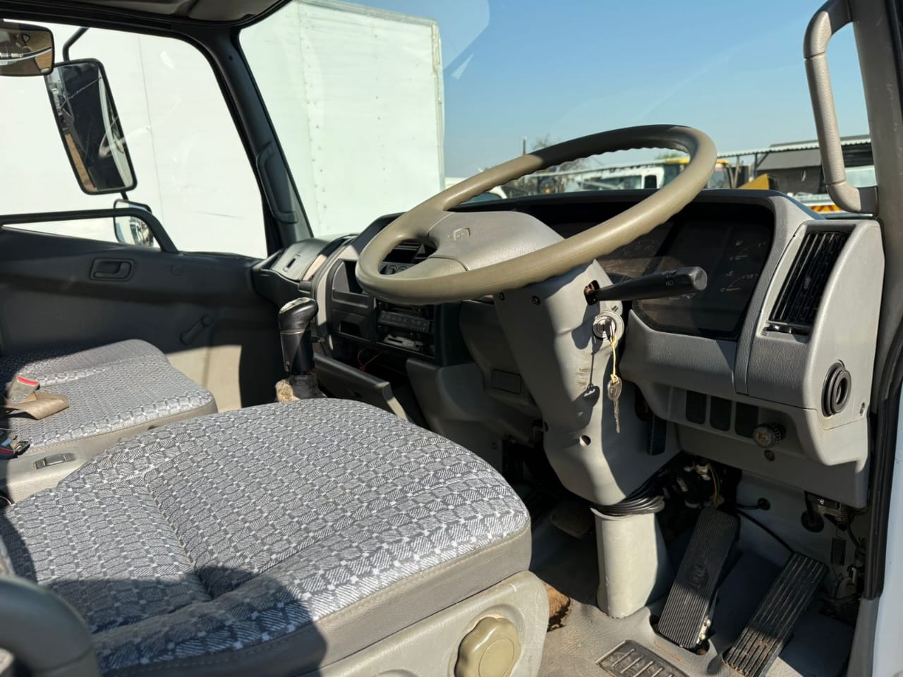 Mitsubishi 8 cube tipper