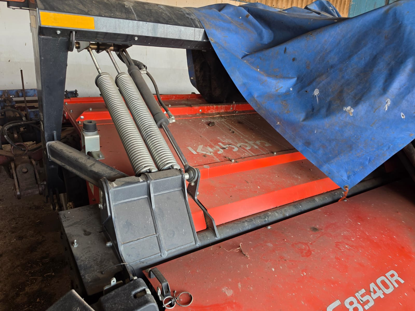 Kubota sleep snyer met kneuser