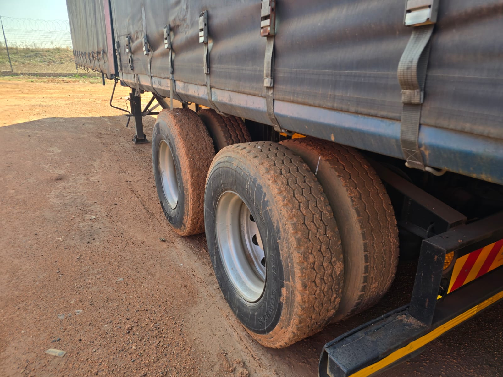 2004 SA Truck Bodies Tautliner Link Trailer