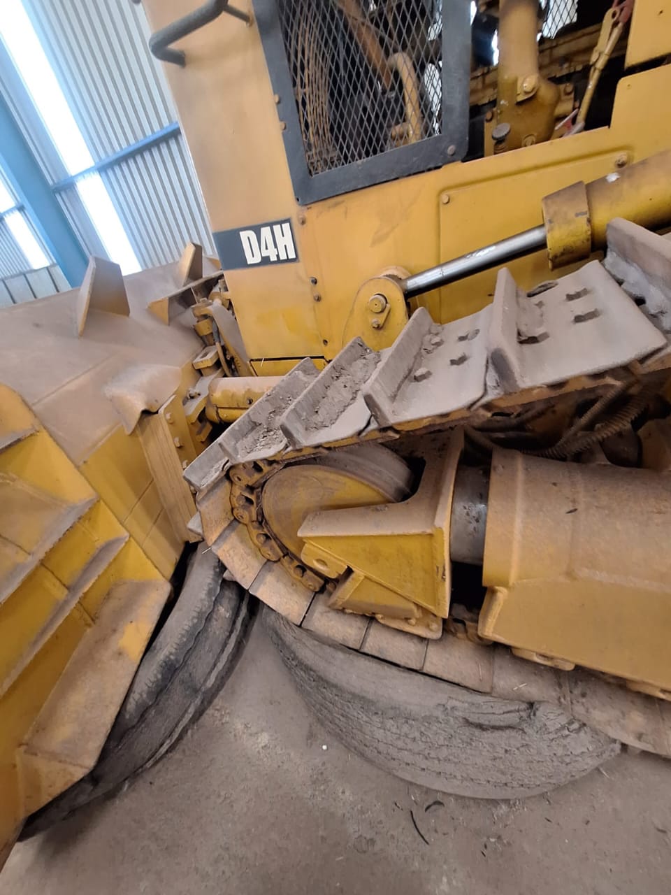 CAT D4H