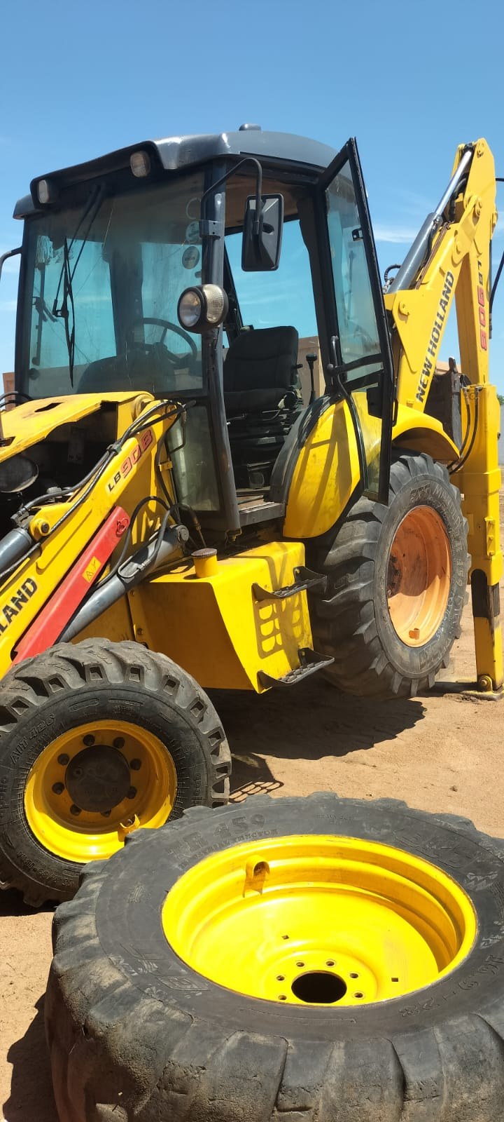 2015 New Holland LB90B