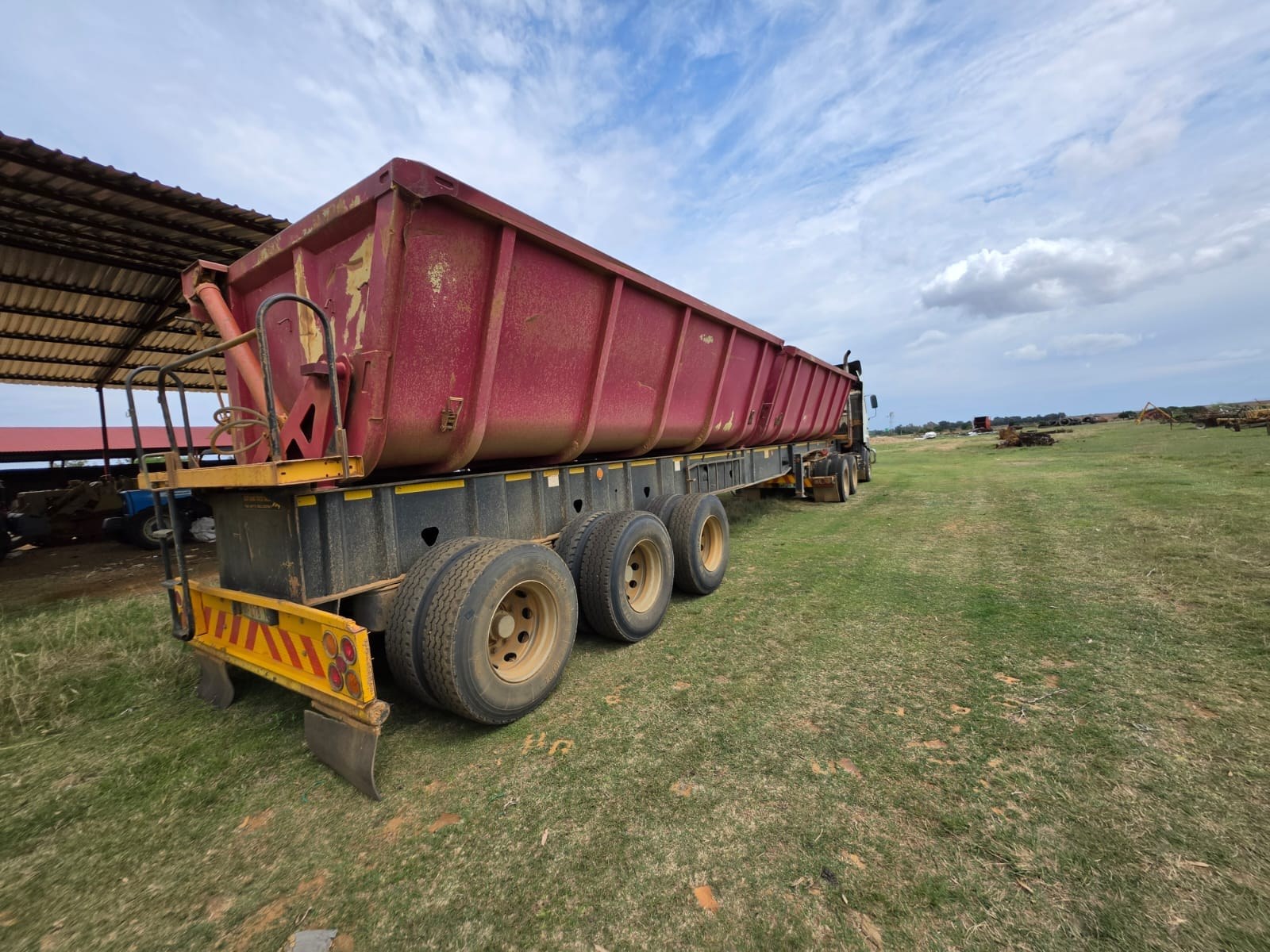 Hino 700 perd manual met 3 as twin bin side tippers