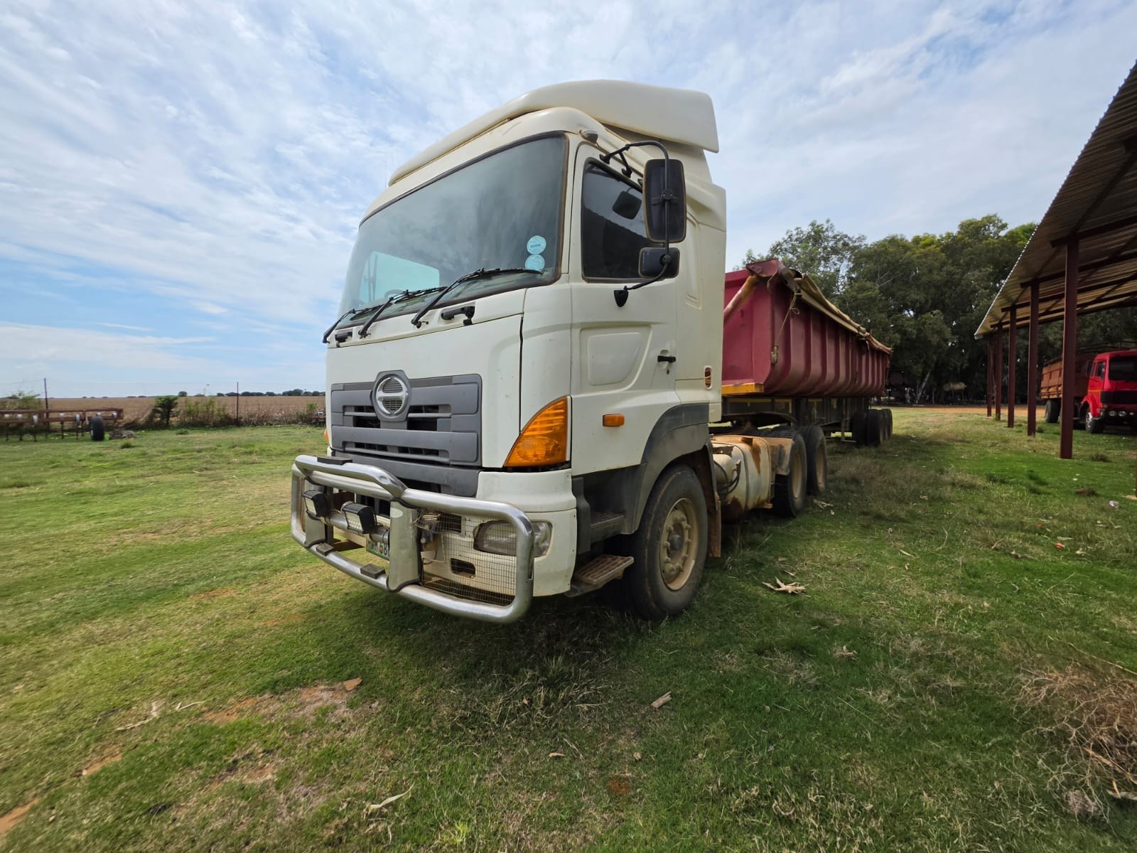 Hino 700 perd manual met 3 as twin bin side tippers