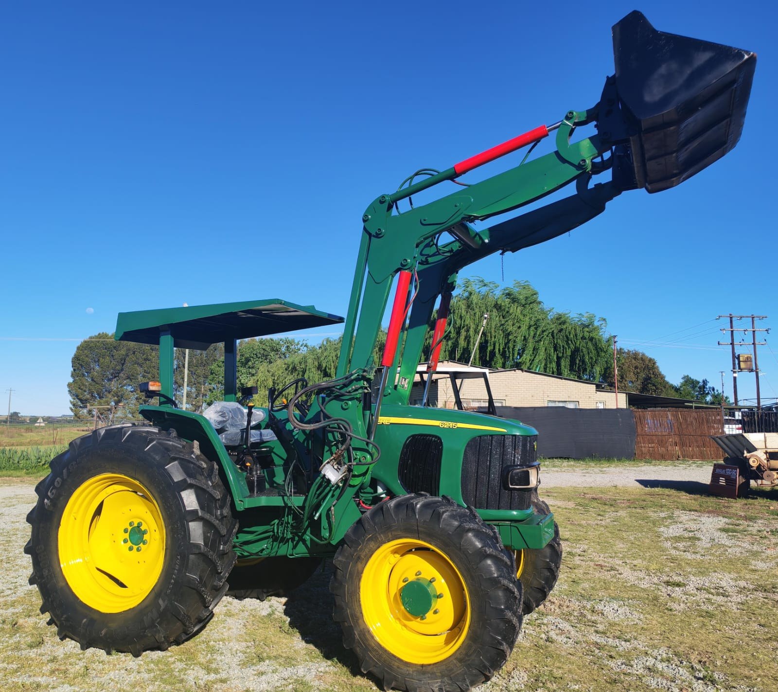 John Deere 6215