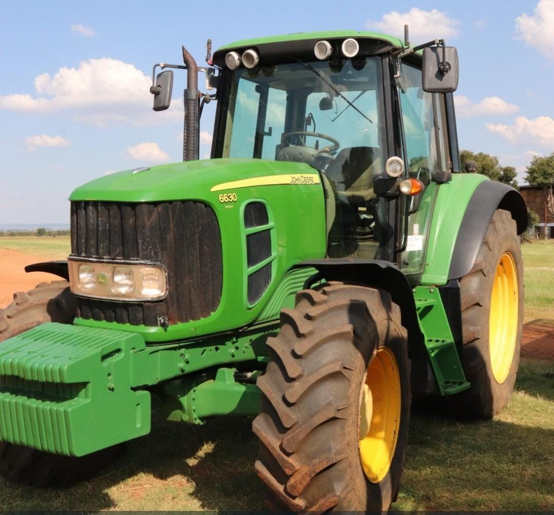 John Deere 6630