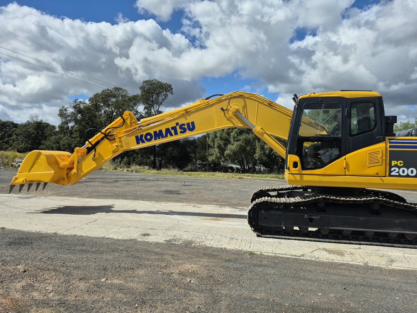 Komatsu pc200-7