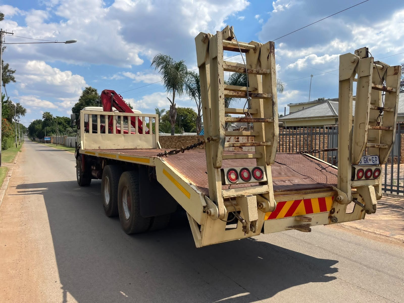 Mercedes Benz V-Series Double diff rigid Beavertail with ramps and crane