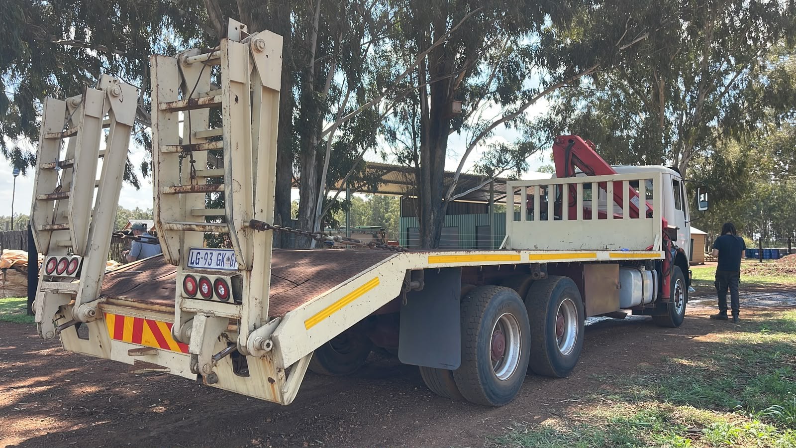 Mercedes Benz V-Series Double diff rigid Beavertail with ramps and crane
