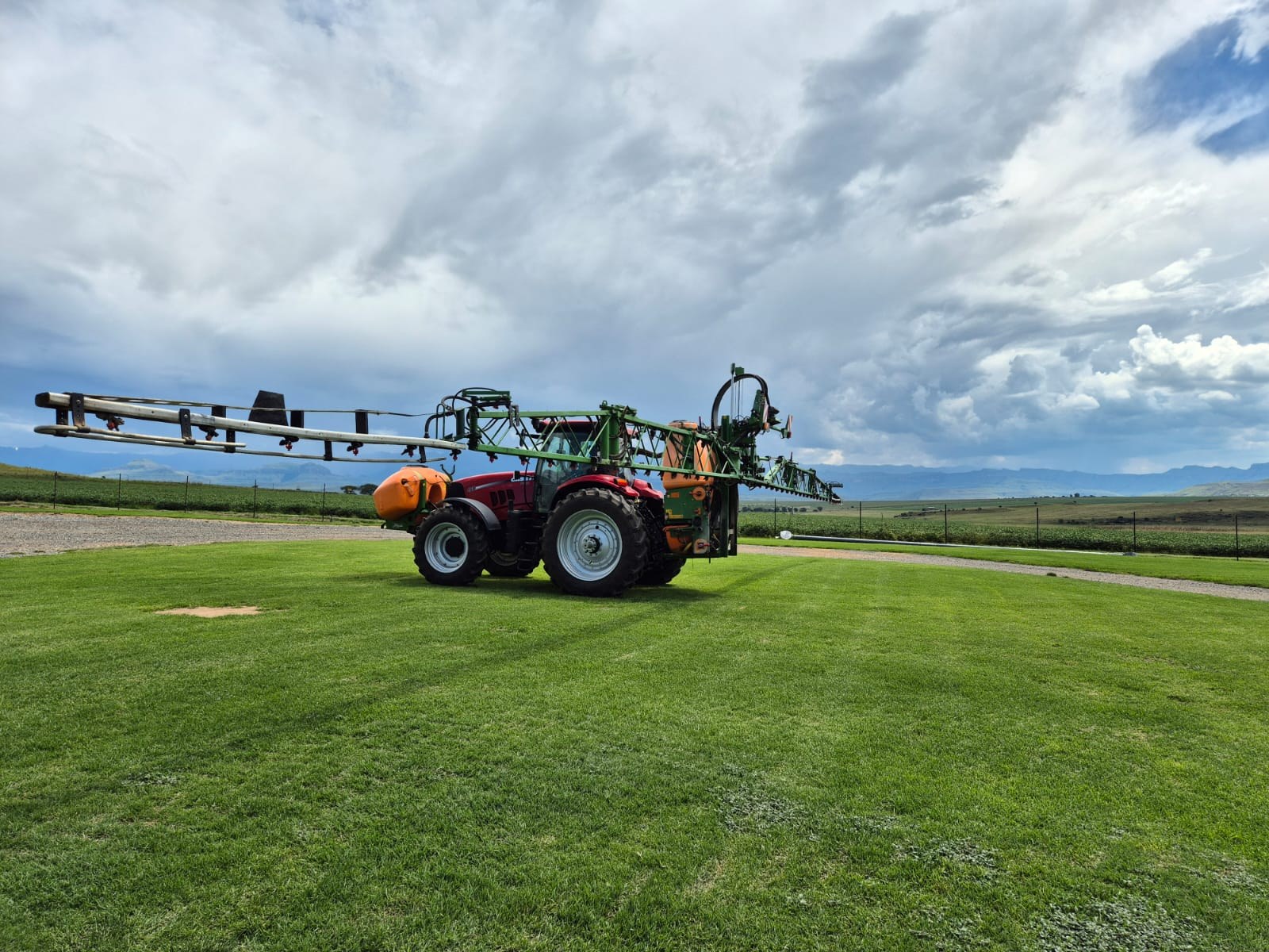 Amazone 3000l met neustenk 24m balk Isobus