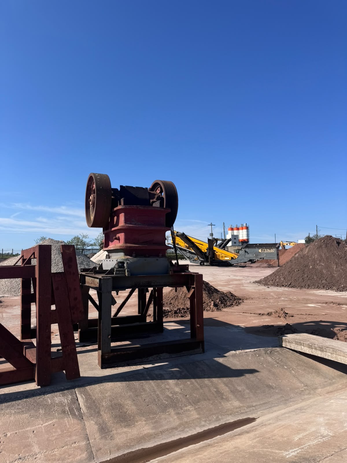 Telesmith 14-24 Secondary Jaw Crusher Complete with Frame Motor and Conveyer