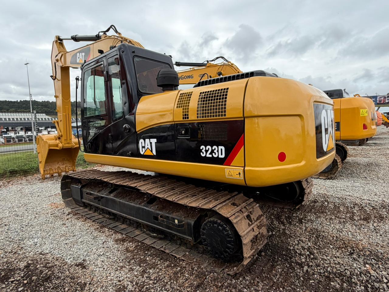 CAT 323 D EXCAVATOR